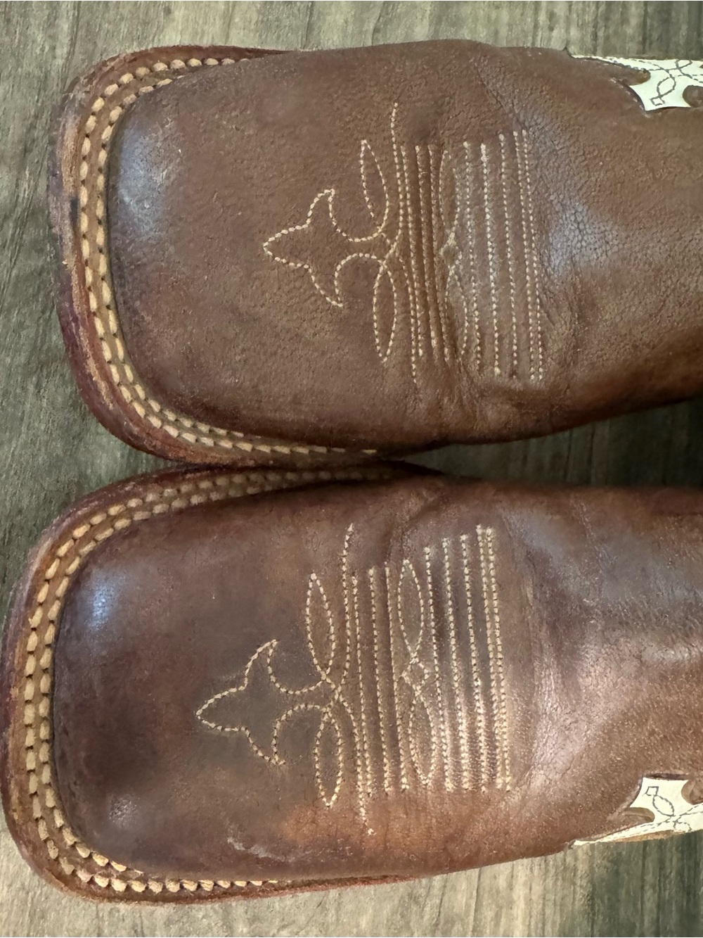 Tony Lama Western Boots 9B - Cross design - Picture 5 of 10
